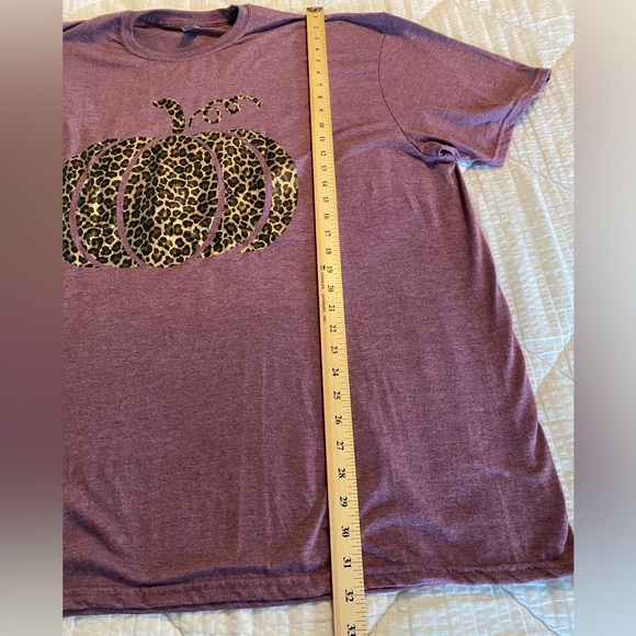 Gildan Fall Cheetah Print Pumpkin on Plum Short Sleeve T-shirt; Size 3X - Picture 4 of 8
